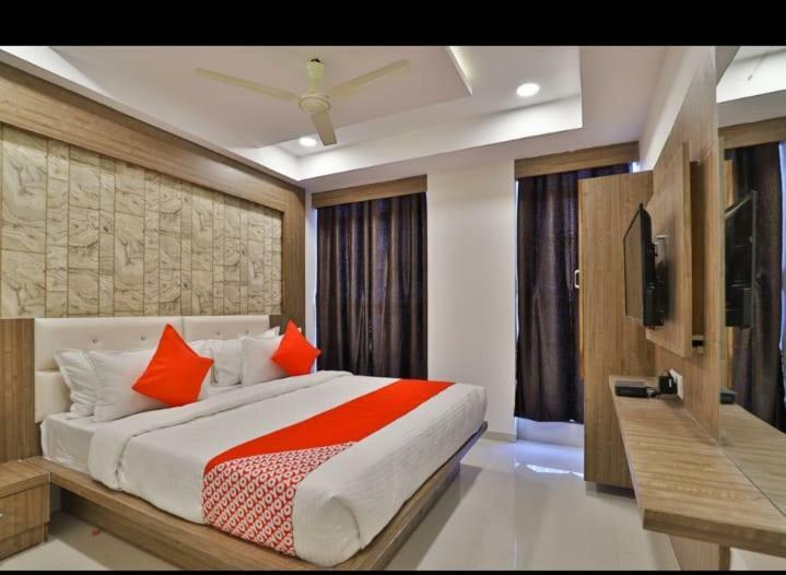 Hotel Pathik Villa アーメダバード エクステリア 写真